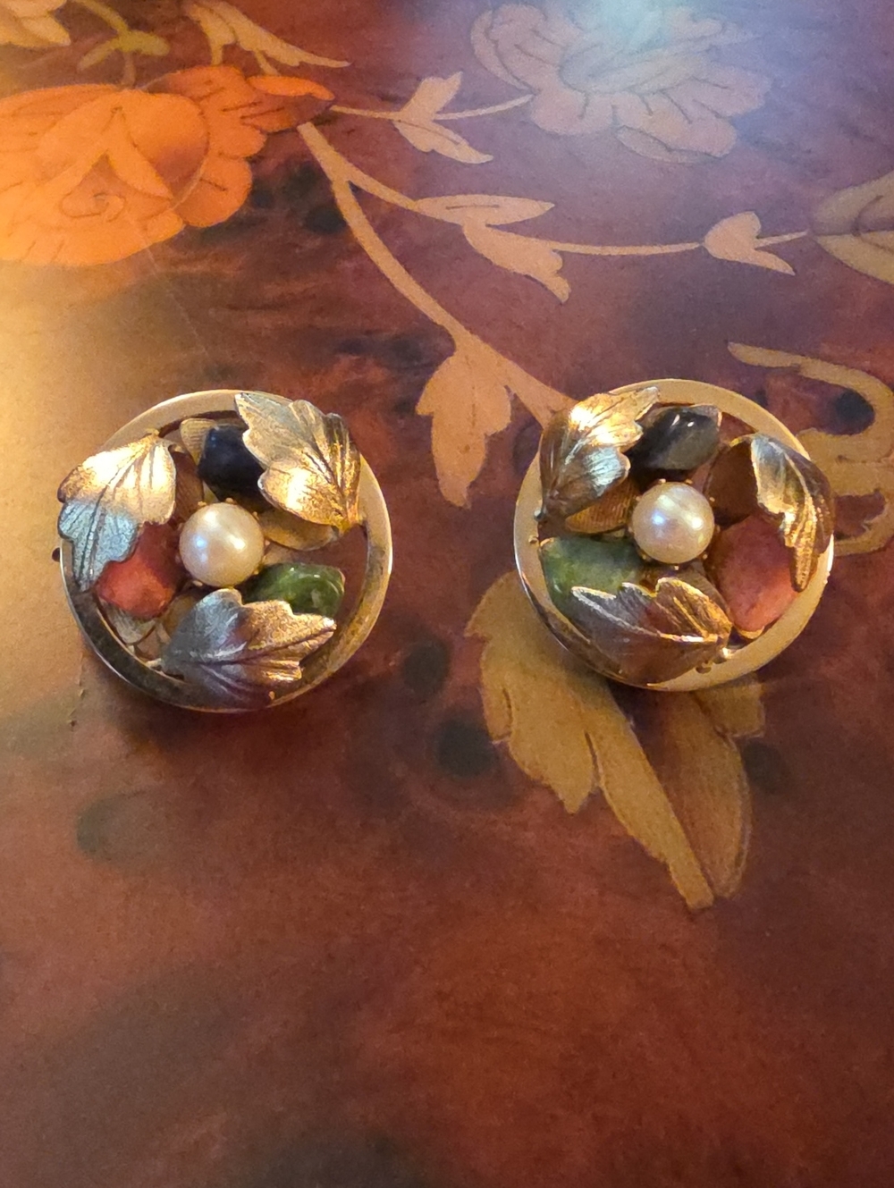 Sarah Coventry Vintage Flowered Circle Clip On Earrings